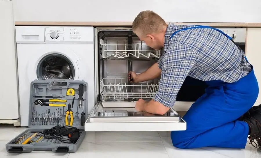 Taraklı Miele servisi teknisyen ekibi beyaz eşya tamiri yaparken